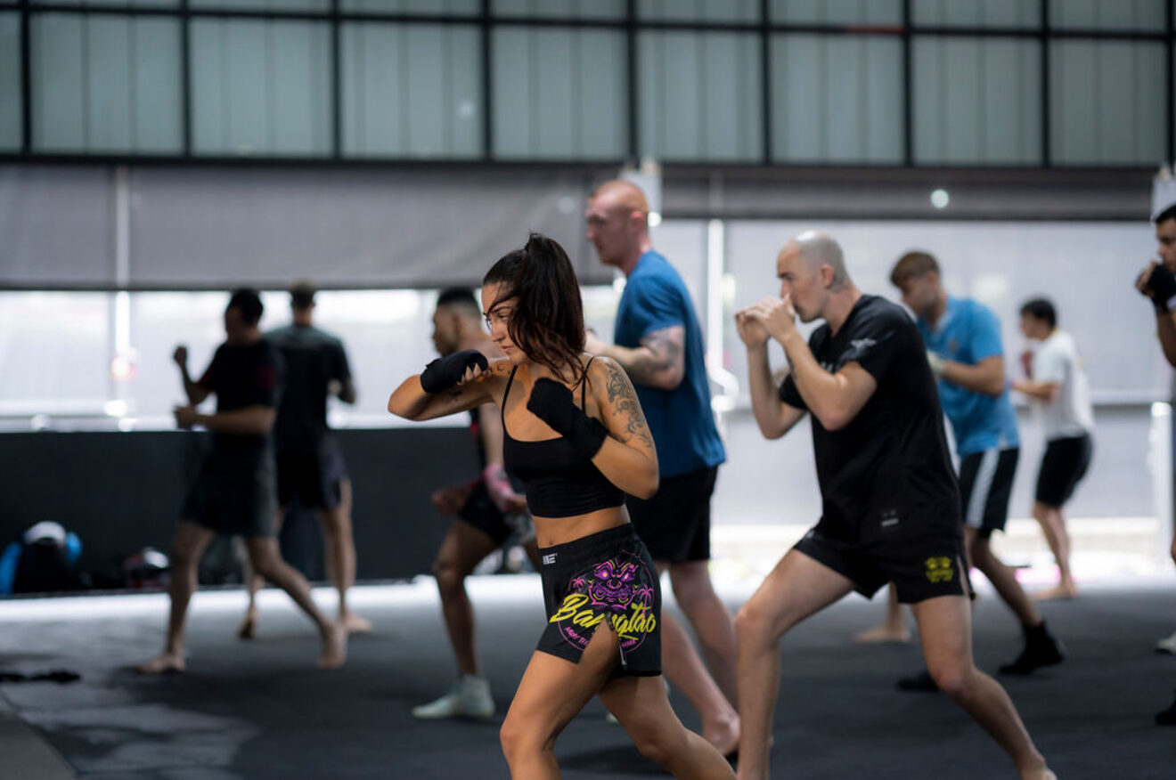 Gloria entrenando en Bangtao Muay Thai & MMA